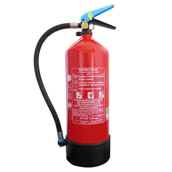 extincteur-9-litres-nf-eau-pulverisee-avec-additif-support-de-fixation.jpg